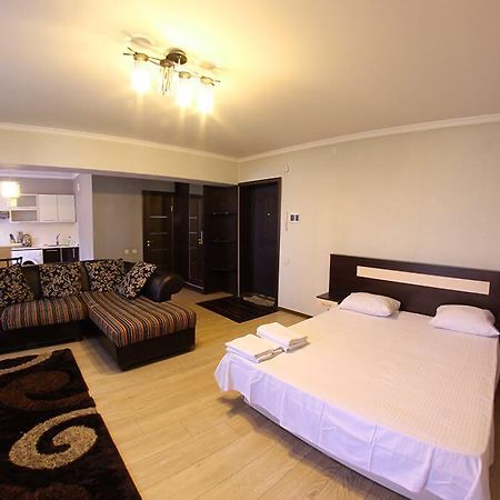 אלמטי Apartments On Shevchenko 129 מראה חיצוני תמונה