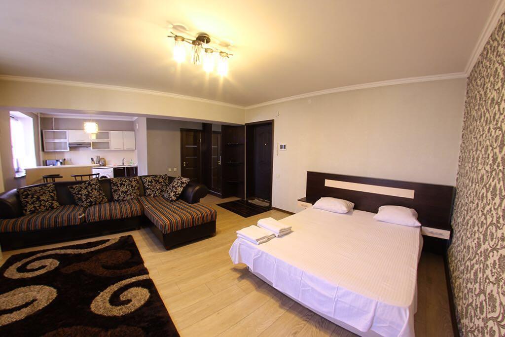 אלמטי Apartments On Shevchenko 129 מראה חיצוני תמונה